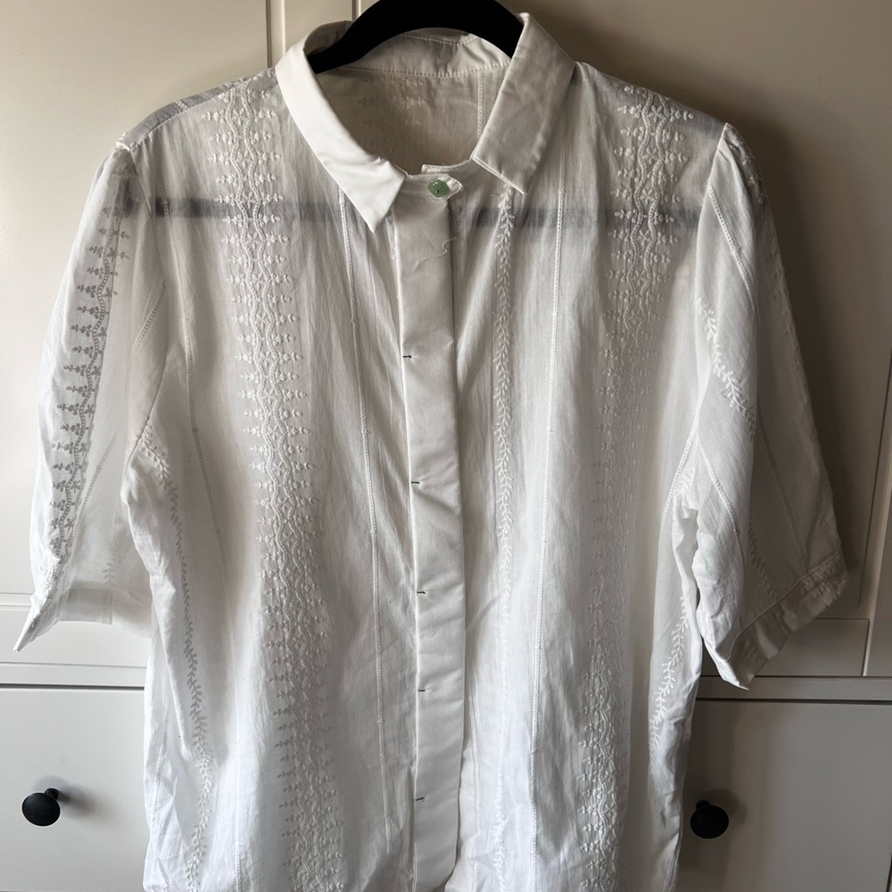 Women’s White Embroidered Short-Sleeve Blouse